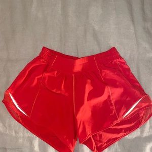 Lululemon Hotty Hot Shorts - 6 tall